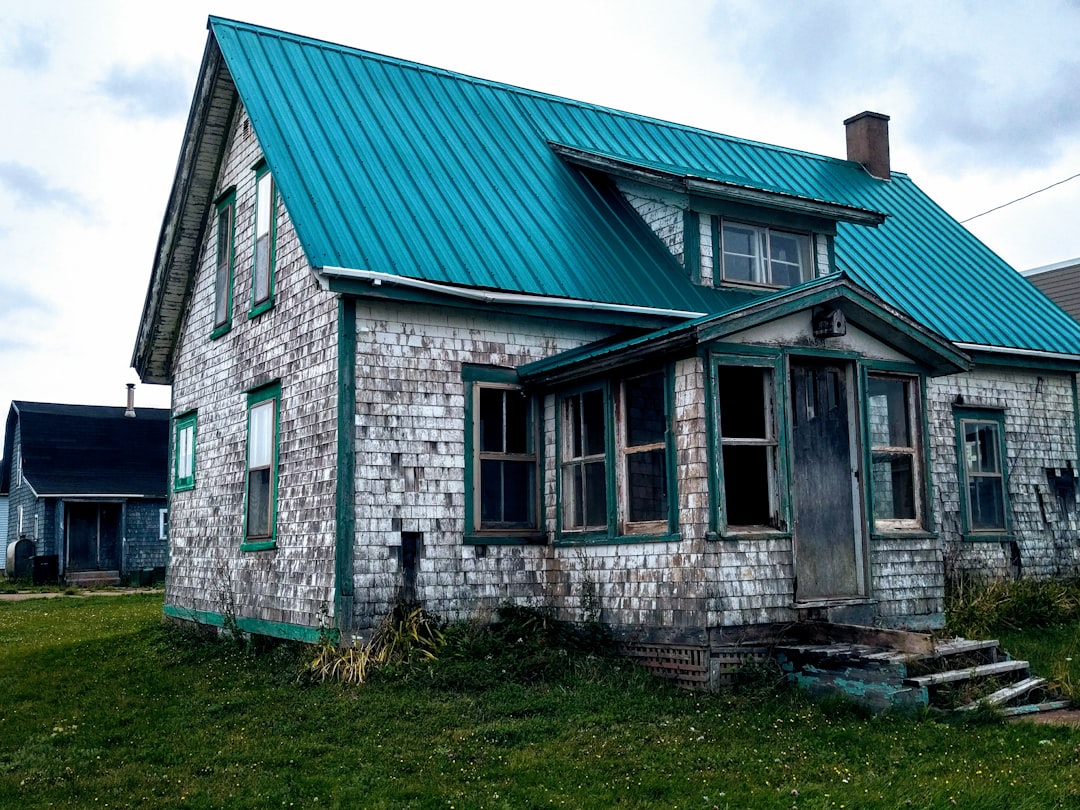 learn essential roof maintenance tips to extend the lifespan of your roof. discover how regular inspections, cleaning, and timely repairs can protect your home and save on costly replacements.